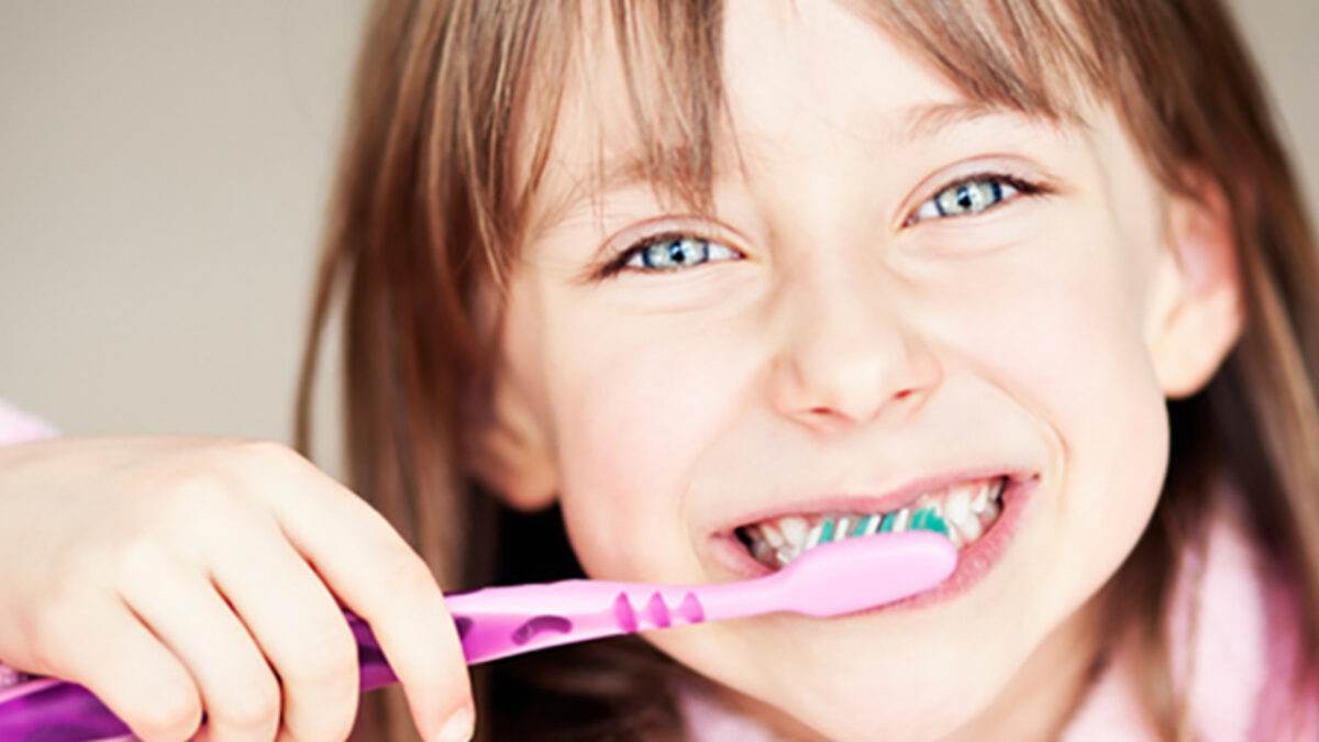 ¿Cuántos dientes tienen los niños?