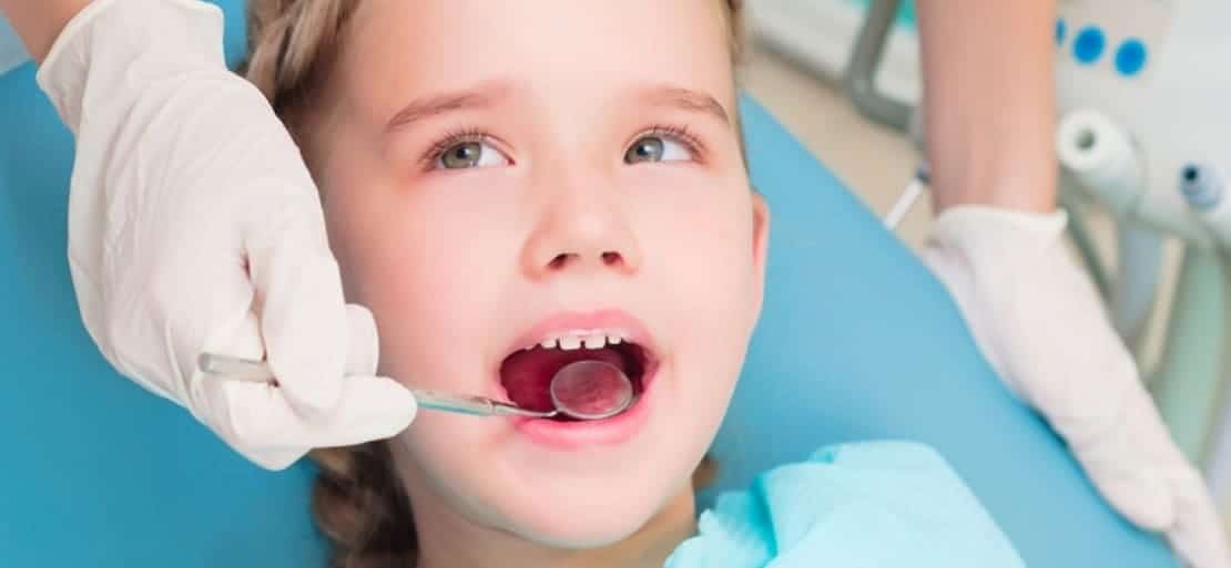 Recesión gingival: la pérdida de encía en niños